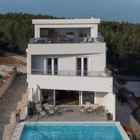 Three Islands Villa *